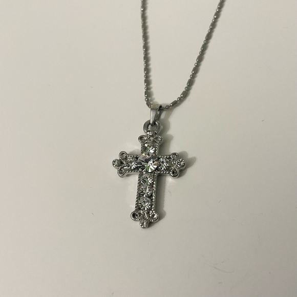 Amber Lee Silver Tone Cross Pendant Necklace - Picture 14 of 14